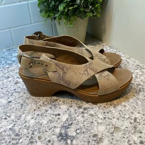 Dansko Jacinda Faux Snake Skin Pattern Women's Leather Sandal 39 8.5-9